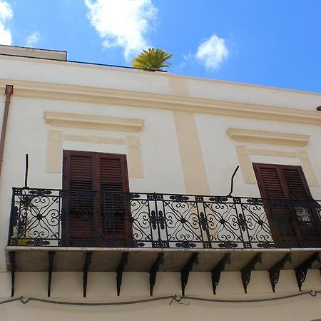 Апартаменти Palazzo Taormina Кастелламмаре-дель-Гольфо Екстер'єр фото