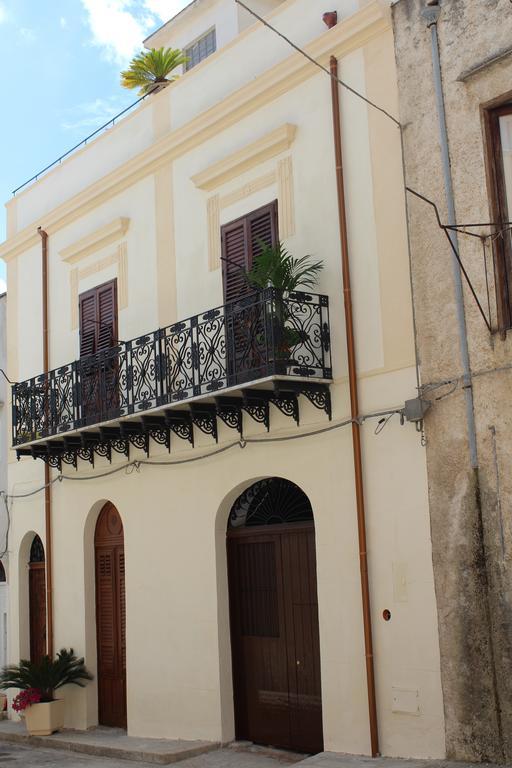Апартаменти Palazzo Taormina Кастелламмаре-дель-Гольфо Екстер'єр фото