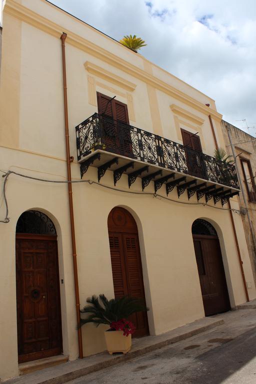 Апартаменти Palazzo Taormina Кастелламмаре-дель-Гольфо Екстер'єр фото